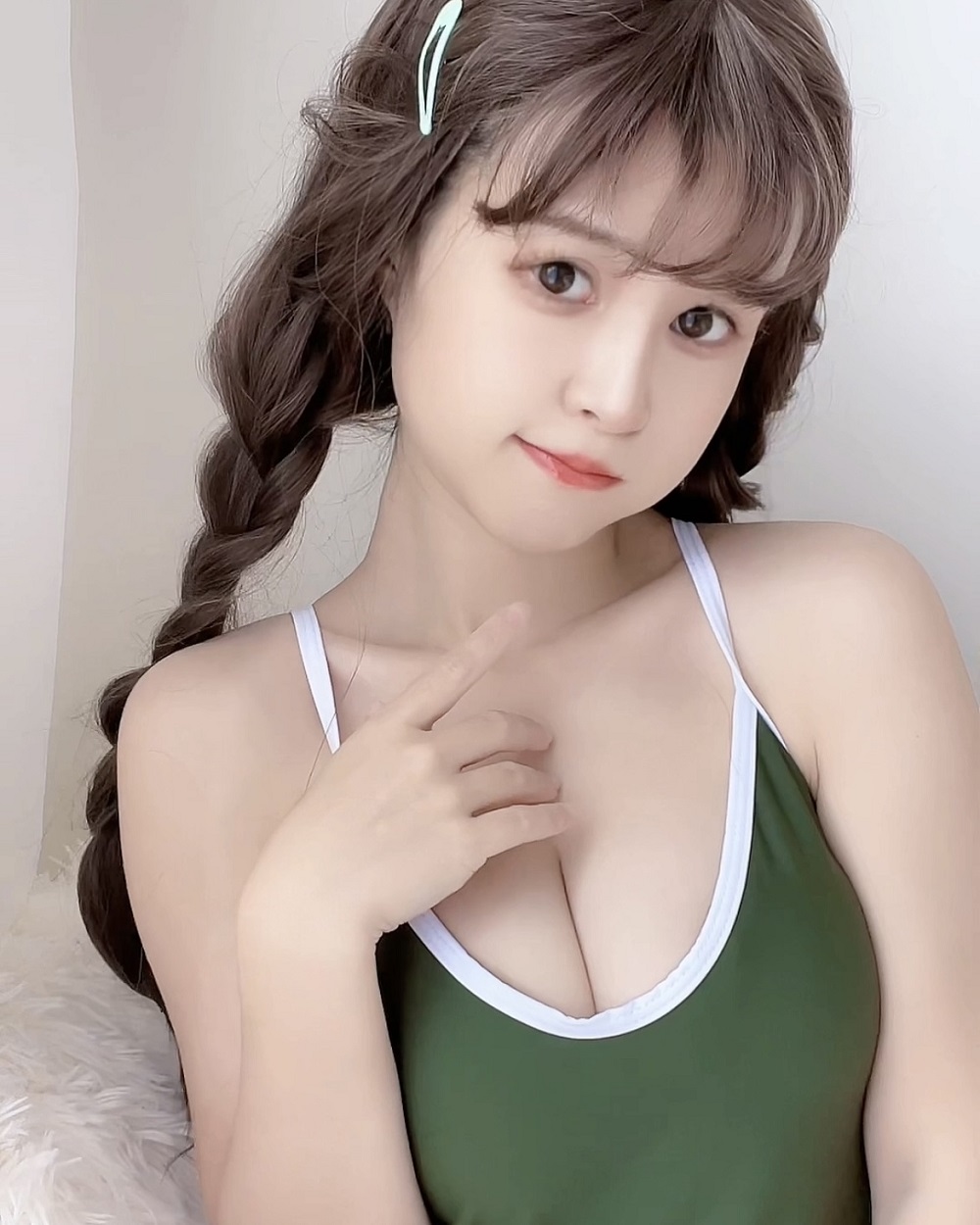 晕崽Zz-绿[50P+1V] COS网红博主 预览2图