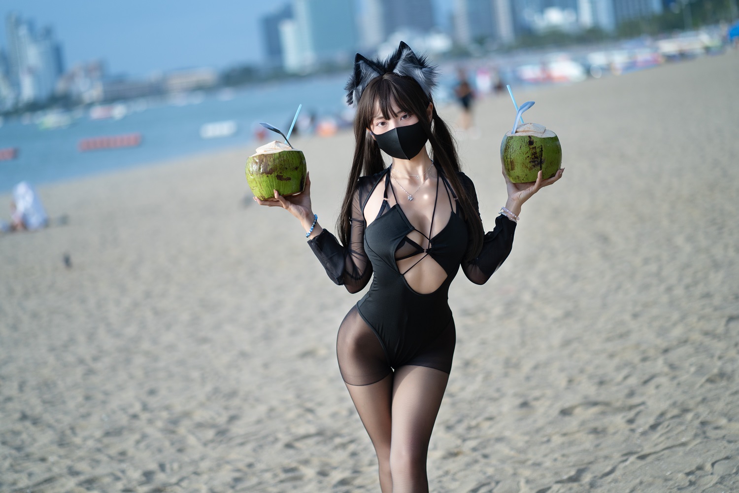 职业奶妈三水子-黑丝泳装[70P] COS网红博主 预览1图