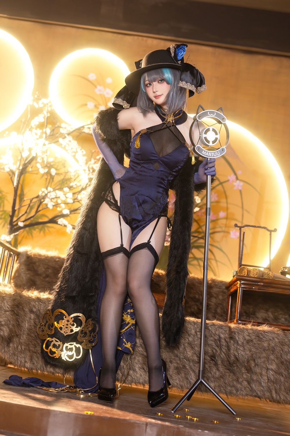 屿鱼Yukako-金装猫猫头[60P] COS网红博主 预览1图