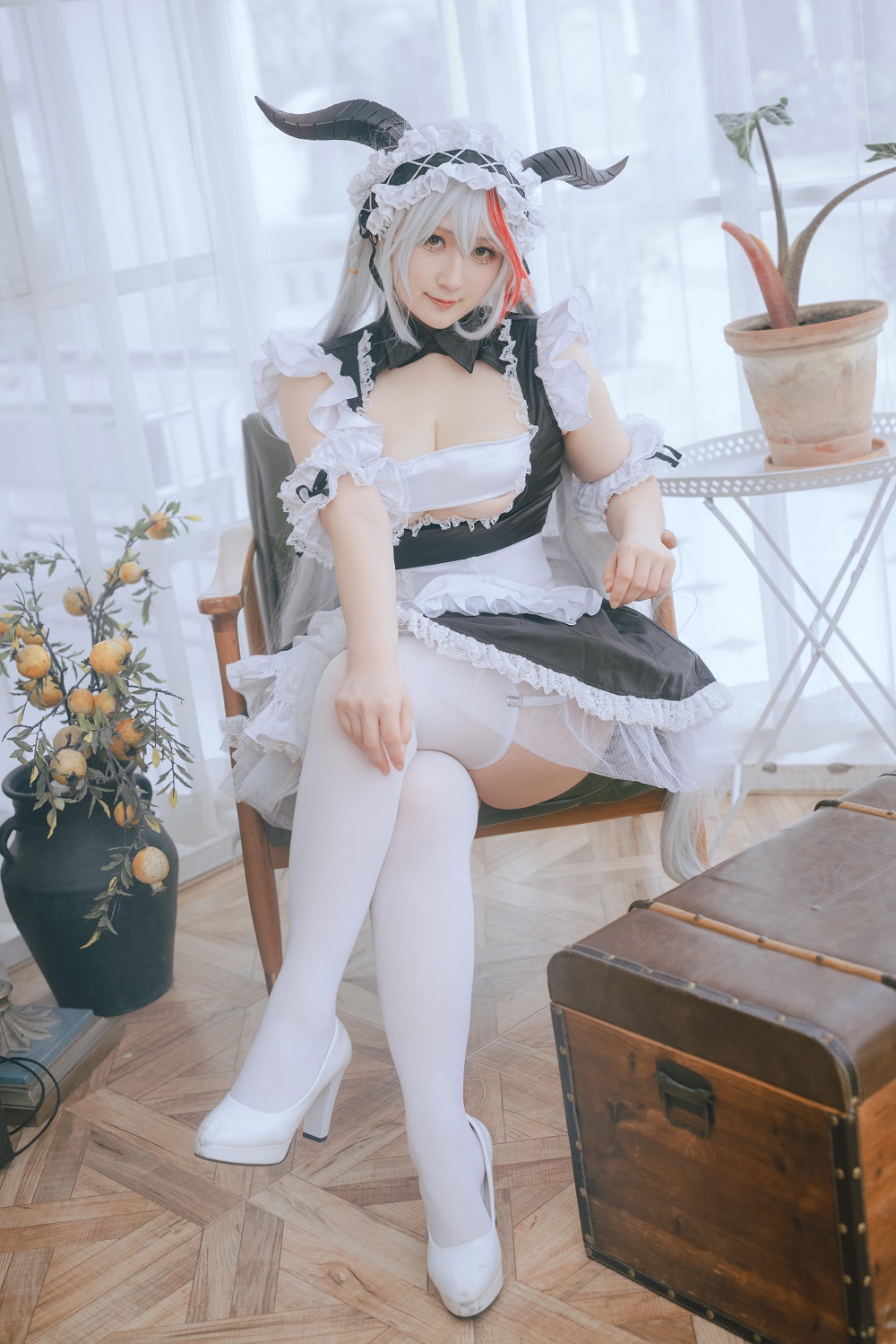Zyra秋-碧蓝航线-埃吉尔女仆[50P+1V] COS网红博主 预览1图