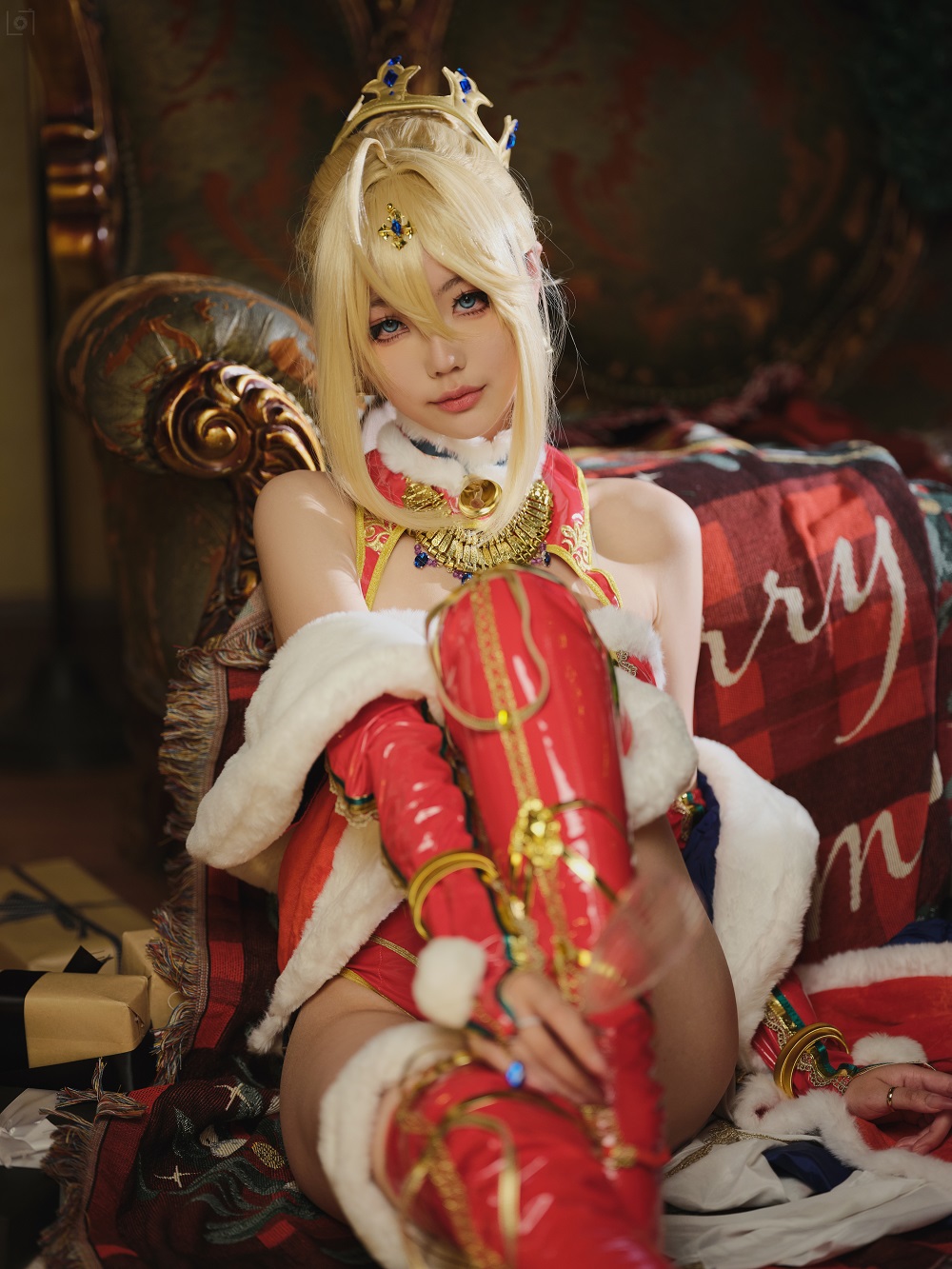 湖里狸里狸-Fate-阿尔托莉雅圣诞[34P] COS网红博主 预览1图