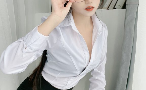 不呆猫-黑丝包臀裙OL[24P+5V]