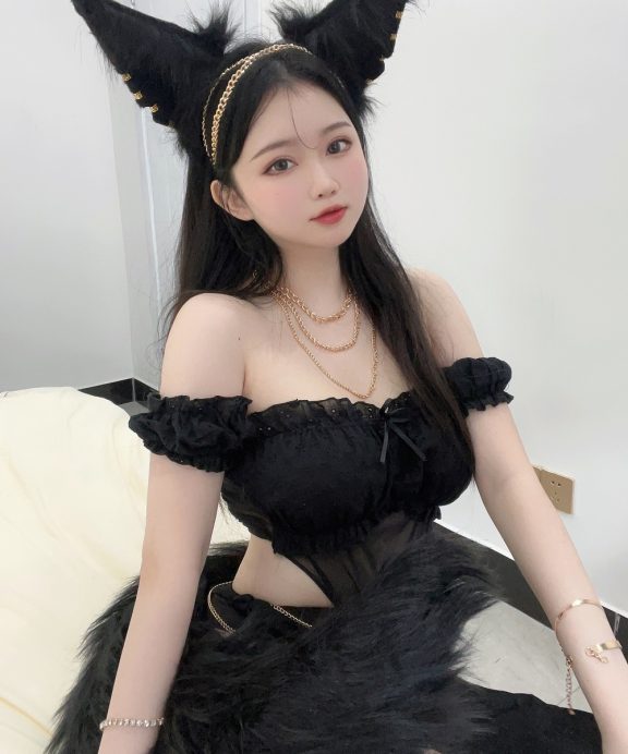 依依超级懒-黑狼[34P+2V]
