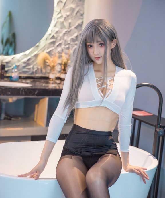 Luisa零纱-浴缸湿身黑丝[23P]