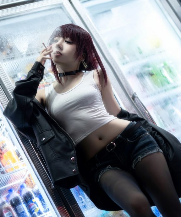 纸悦Etsuko-在超市后门吸烟的二人-田山小姐[23P]