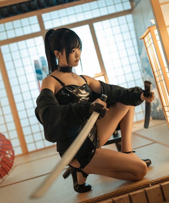 Aya肥肥雅-皮衣武士[18P]